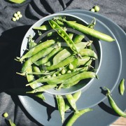 foodiesfeed.com_fresh-pea1